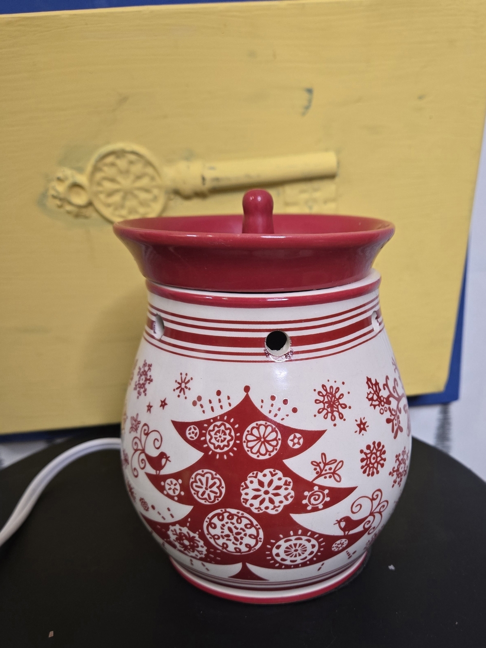 Christmas Red & White Ceramic Wax Melt Warmer – Reindeer & Tree Holiday Design